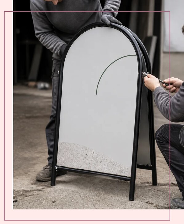 Изготовление и монтаж полукруглых штендеров в Минусинске